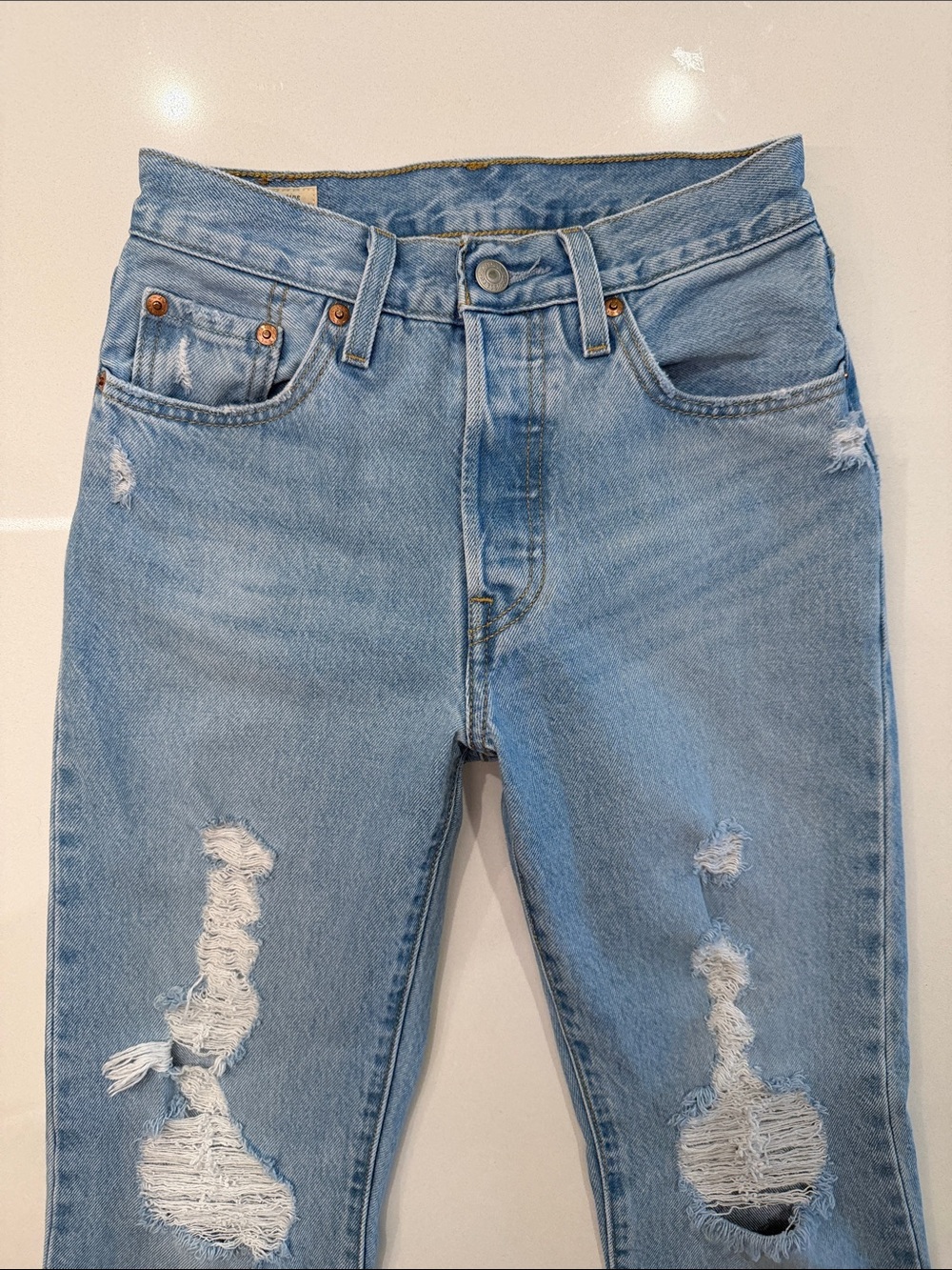 Levi’s Premium NWOT 501 Skinny Distressed Light Wash Distressed Jean Size W24 L2